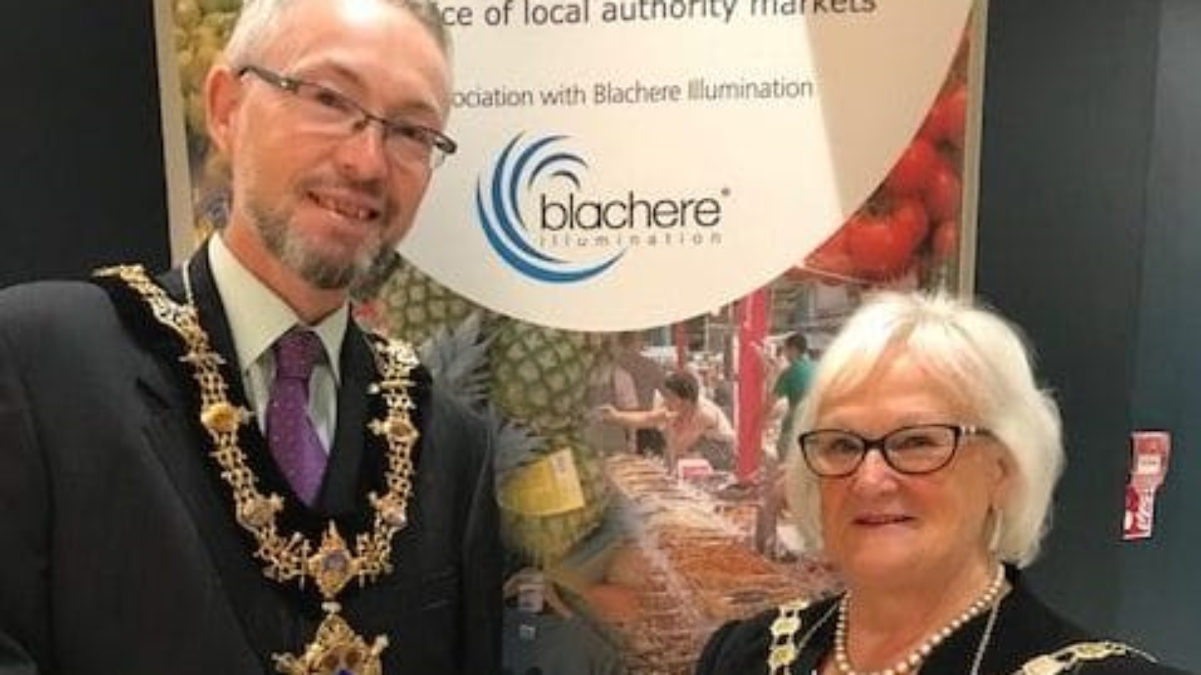 Councillor Mrs Geraldine Carter, was welcomed to the town by the mayor Straford upon Avon, Councillor John Bicknell
